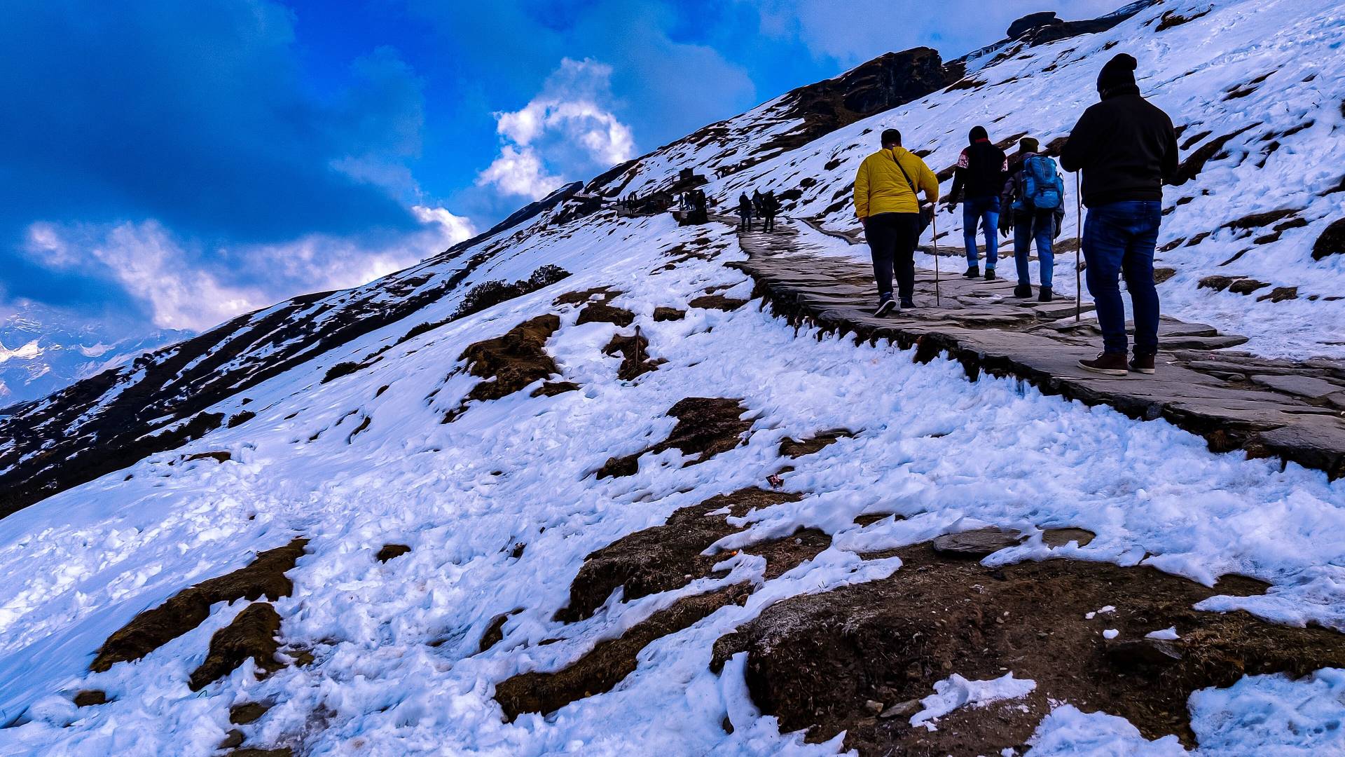 5 Beginner Friendly Himalayan Treks in India and Nepal